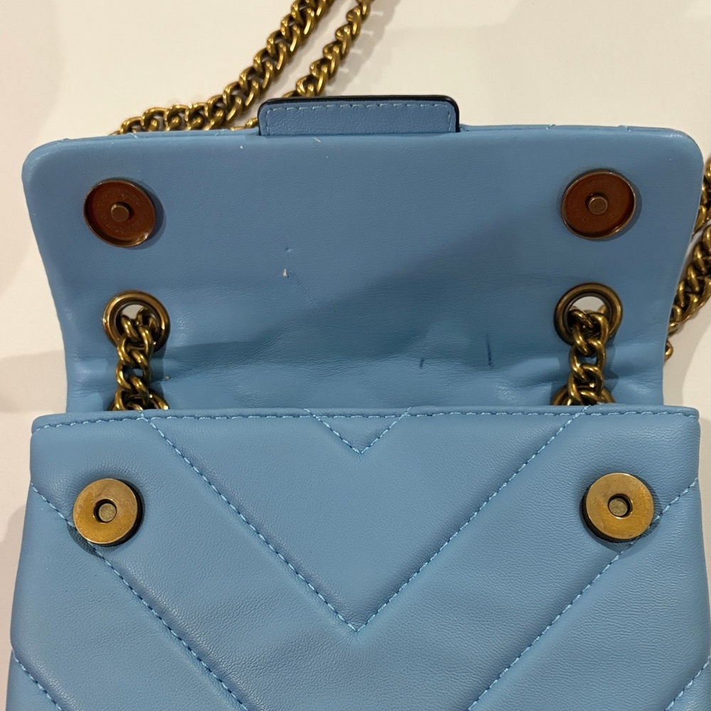 Kurt Geiger Mini Kensington Light Blue Quilted Leather Crossbody with Gold Chain - Picture 3 of 15